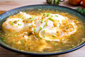 Huevos Ahogados Eggs Drowned in Salsa mexicanplease.com