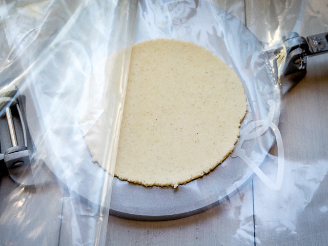 Homemade Corn Tortillas so easy! mexicanplease.com