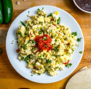 These Mexican Scrambled Eggs are perfect for lazy weekend mornings: well-balanced, easy to make, and they have real kick. Try draining the tomatoes before adding them to the pan, so much better! mexicanplease.com