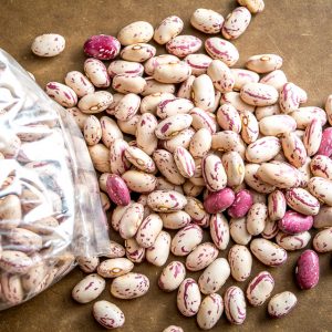 Sie können sich diese Cranberry-Bohnen als Pinto-Bohnen Lite vorstellen. Sie haben einen ähnlichen Geschmack wie Pintos, sind aber cremiger und etwas weniger