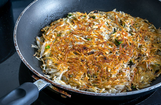 These Jalapeno Hash Browns are a quick way to jumpstart your morning. A few simple tricks will ensure you always end up with a crispy batch. So good! mexicanplease.com