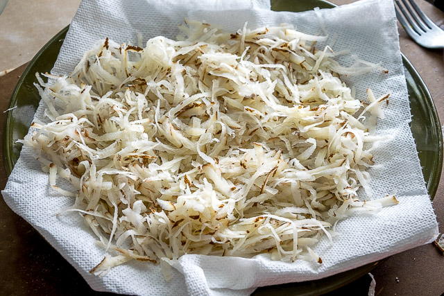 These Jalapeno Hash Browns are a quick way to jumpstart your morning. A few simple tricks will ensure you always end up with a crispy batch. So good! mexicanplease.com