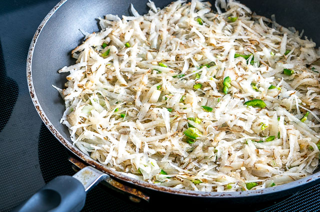 These Jalapeno Hash Browns are a quick way to jumpstart your morning. A few simple tricks will ensure you always end up with a crispy batch. So good! mexicanplease.com