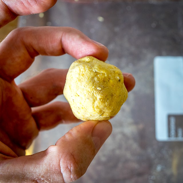 We're using fresh masa dough to make a delicious batch of homemade corn tortillas! We also added some masa harina to the dough to make it easier to work with. mexicanplease.com