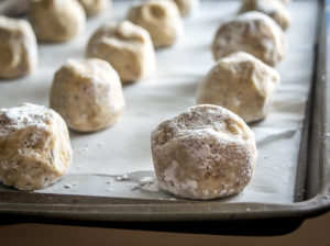 Here's the world's simplest recipe for a batch of scrumptious Mexican Wedding Cookies. Don't forget a final sprinkling of powdered sugar and cinnamon. So good! mexicanplease.com
