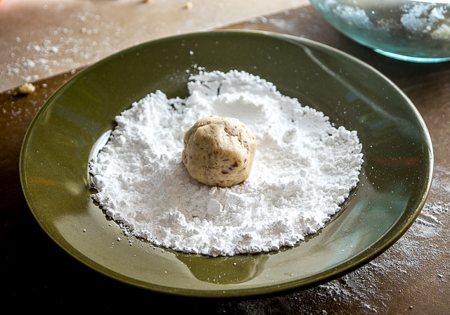 Here's the world's simplest recipe for a batch of scrumptious Mexican Wedding Cookies. Don't forget a final sprinkling of powdered sugar and cinnamon. So good! mexicanplease.com