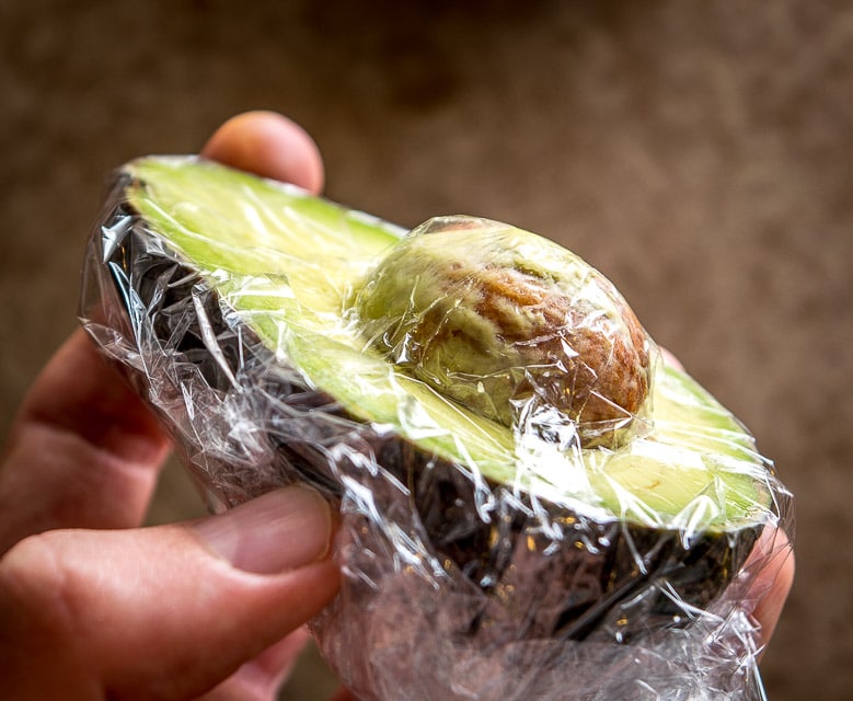  et par vigtige tips vil holde dit køkken fyldt fuld af modne avocadoer. Fedt! Indeholder også de mest populære avocado opskrifter på vores hjemmeside. mexicanplease.com