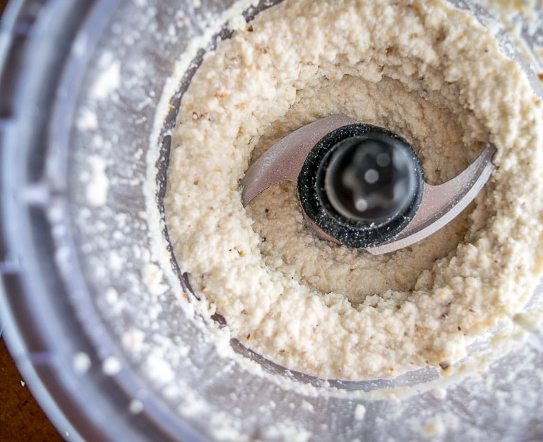 Voici la recette d'un lot récent de tortillas de maïs maison que j'ai fait en utilisant du maïs blanc d'Olotillo. J'ai utilisé un robot culinaire pour moudre le maïs et j'ai ajouté un peu de Masa Harina pour obtenir la bonne consistance. mexicanplease.com