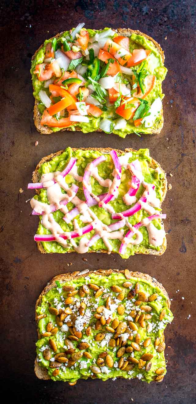 Halten Sie Ihre Küche mit den üblichen mexikanischen Zutaten bestückt und Sie haben immer die Möglichkeit, einen köstlichen mexikanischen Avocado-Toast zuzubereiten. So gut! mexicanplease.com 