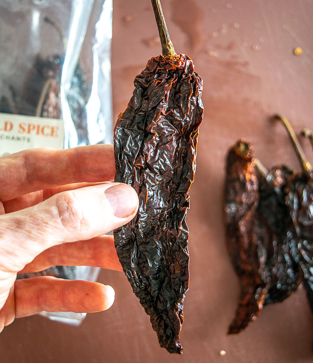 Pasilla de Oaxaca dried chile