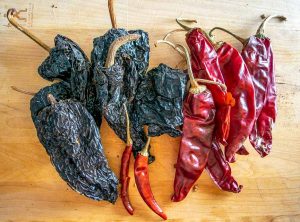 Most store-bought chili powders have too many ingredients! But if you grind your own you'll get a pure, delicious flavor that will work wonders in your home cooking. mexicanplease.com