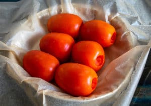Roasting tomatoes for Entomatadas