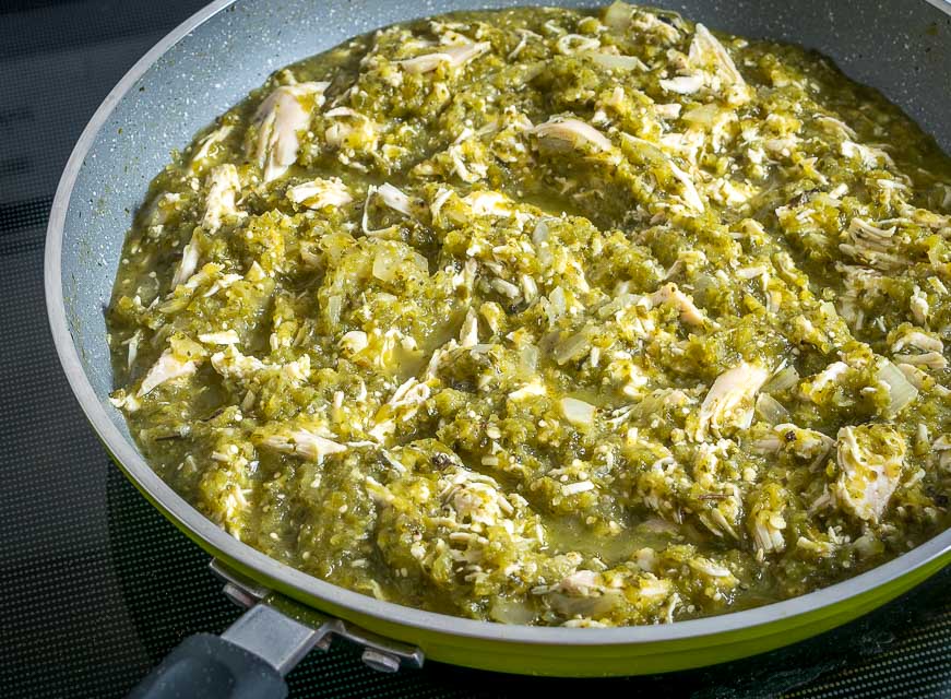 I've been keeping batches of this Chicken Chili Verde on hand for the past couple weeks -- super easy to make and it leads to all sorts of easy meals! mexicanplease.com