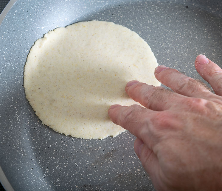 Quick flipping a corn tortilla in the skillet