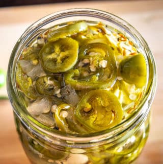 Warning: these sweet and spicy Candied Jalapenos are super addictive! mexicanplease.com