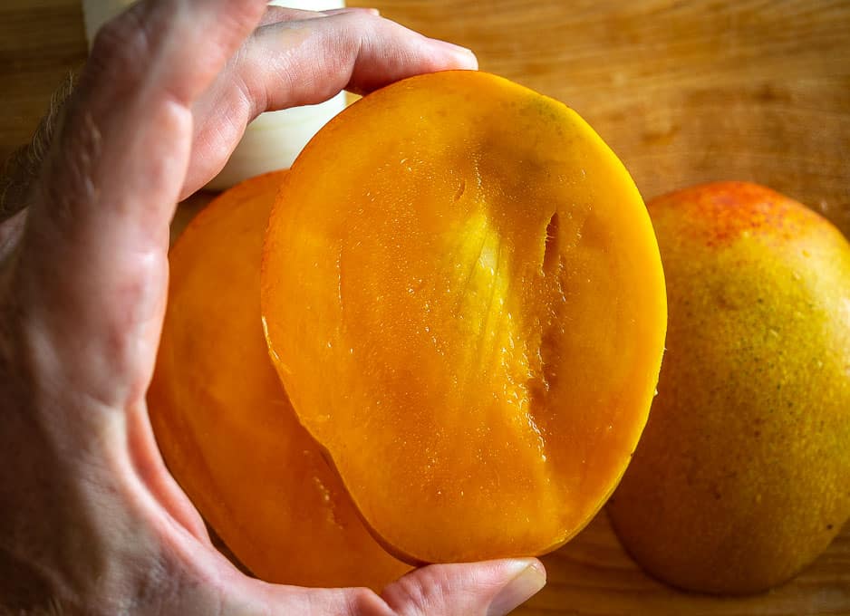 Middle sliver of the cut mango