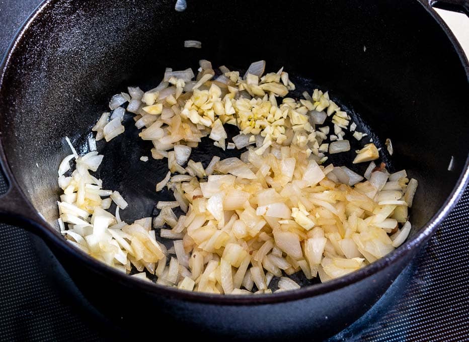 Cooking the onion-garlic mixture in the same pot