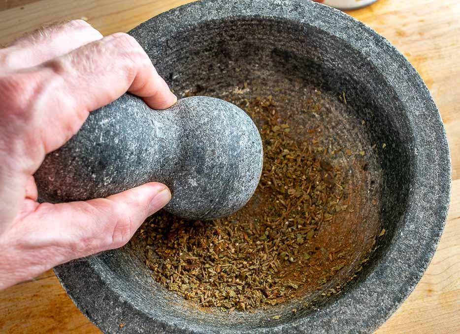 Crushing spices in the molcajete
