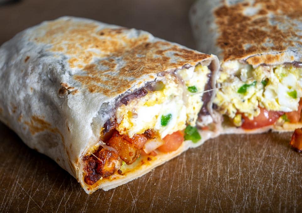 https://www.mexicanplease.com/wp-content/uploads/2022/06/Vegetarian-Breakfast-Burritos-11.jpg