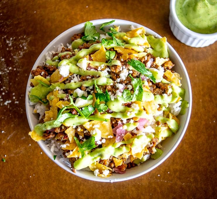 I've been on the hunt for tasty, impromptu meals over the last few months and this Quick Ground Beef Bowl is the latest discovery!