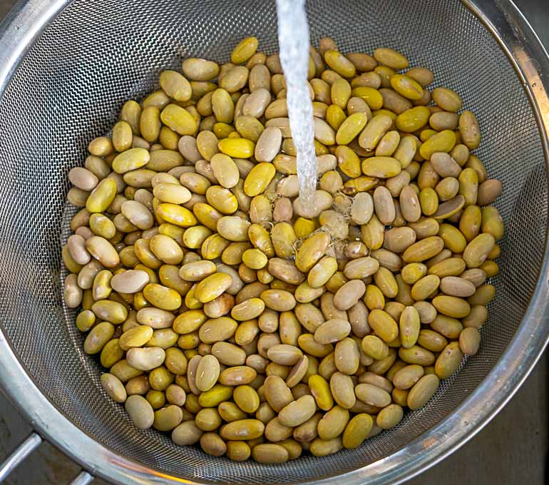 Rinsing two cups of Peruano beans